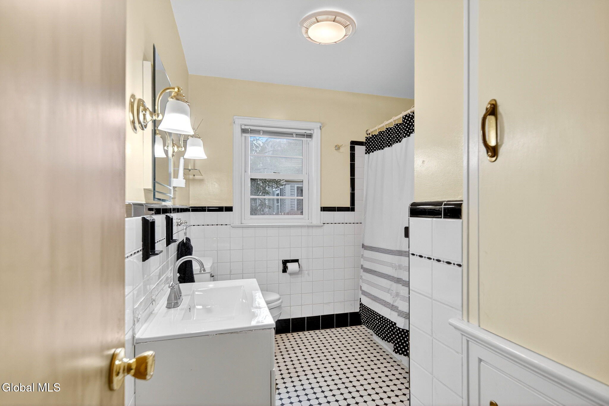 1002 N Country Club Drive