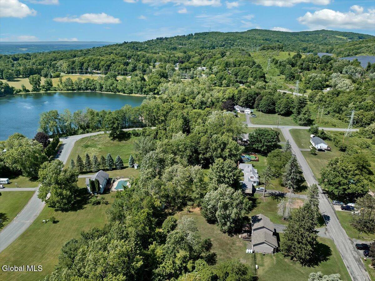 5 Lake Hills Road