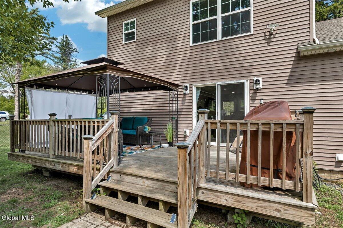5 Lake Hills Road
