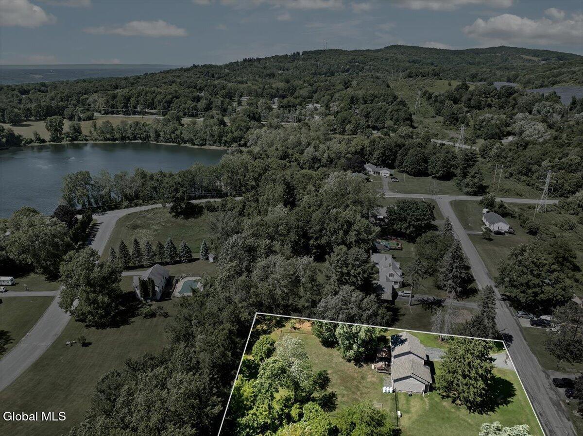 5 Lake Hills Road