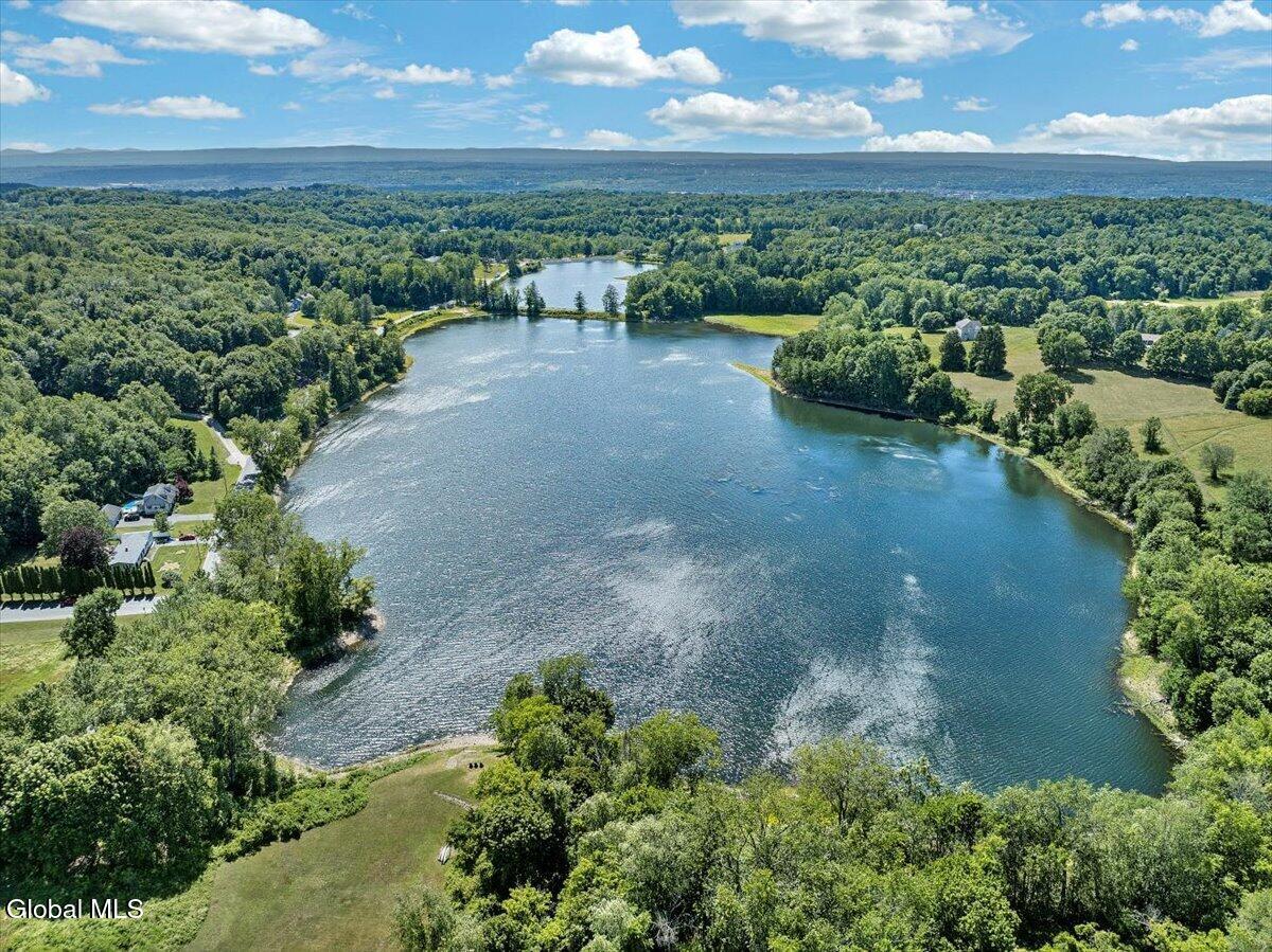 5 Lake Hills Road