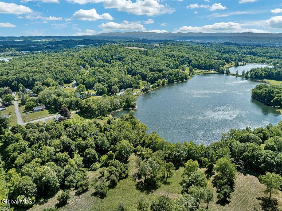 5 Lake Hills Road