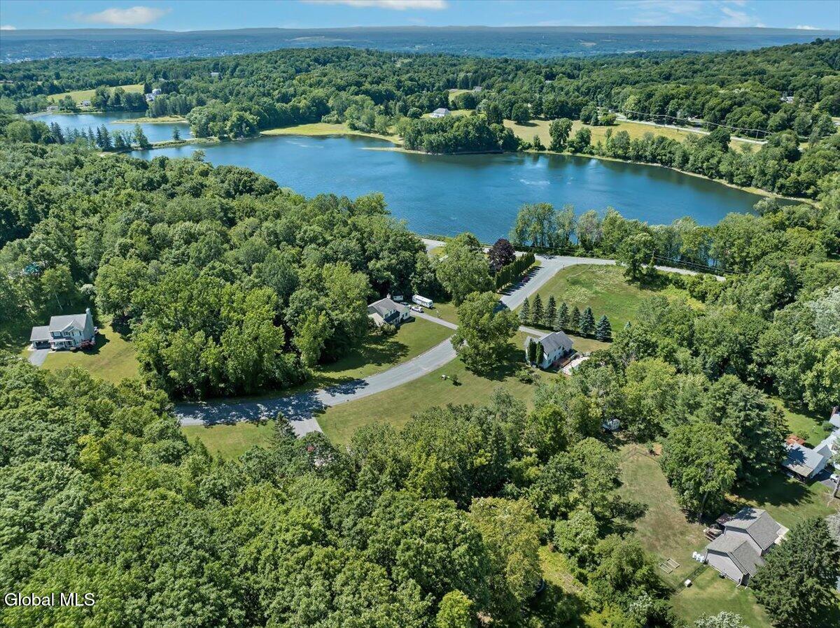 5 Lake Hills Road