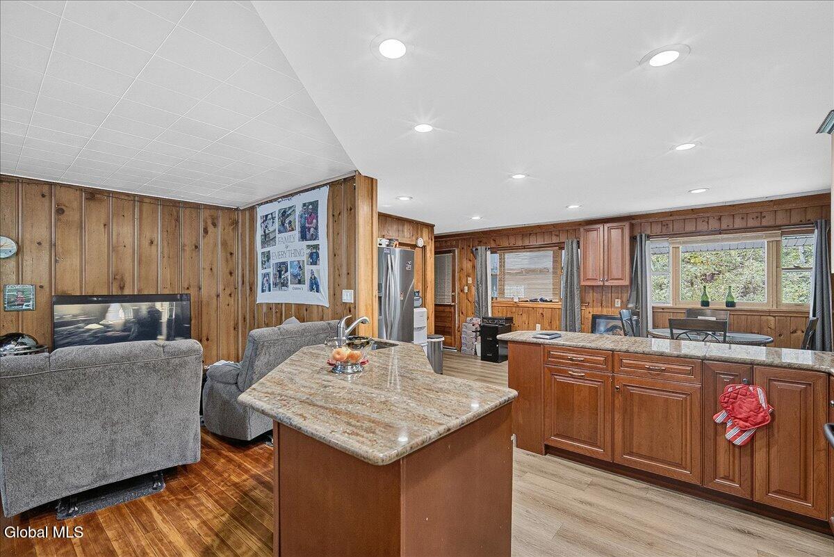 9 Hollister Road