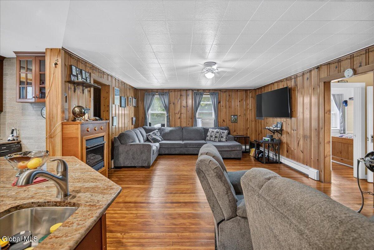 9 Hollister Road