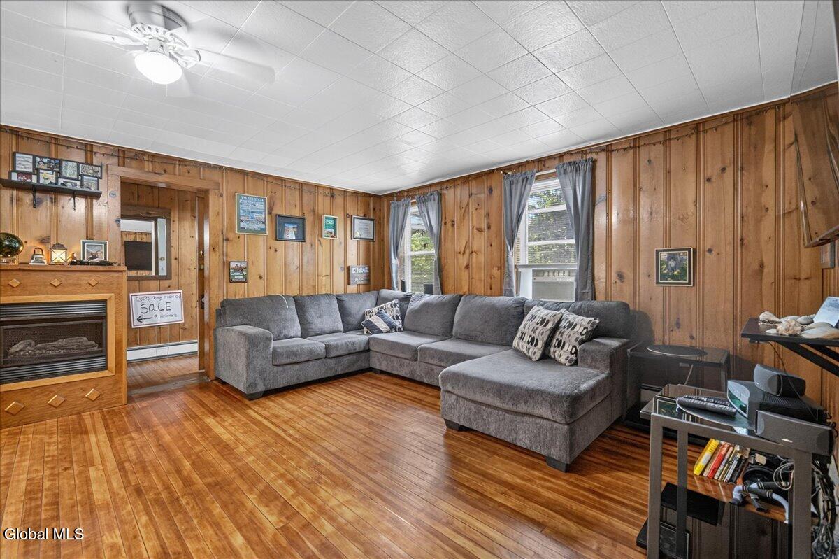 9 Hollister Road