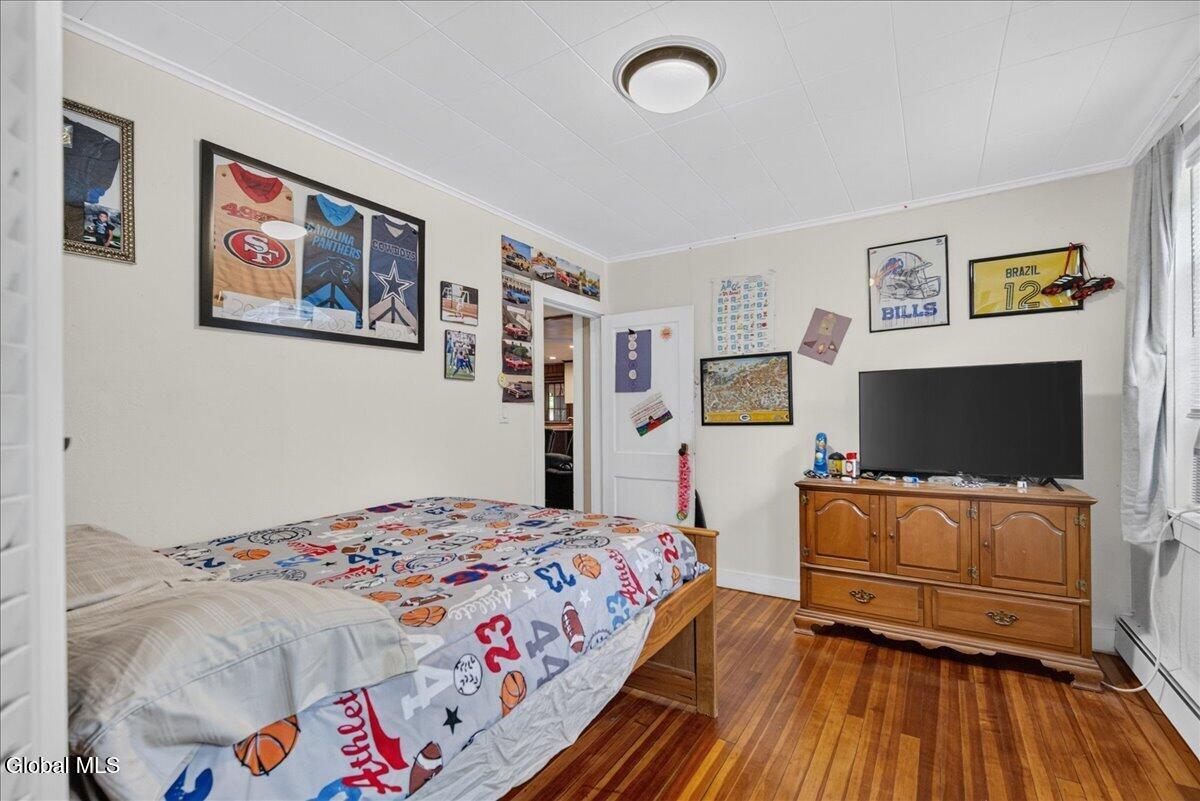 9 Hollister Road