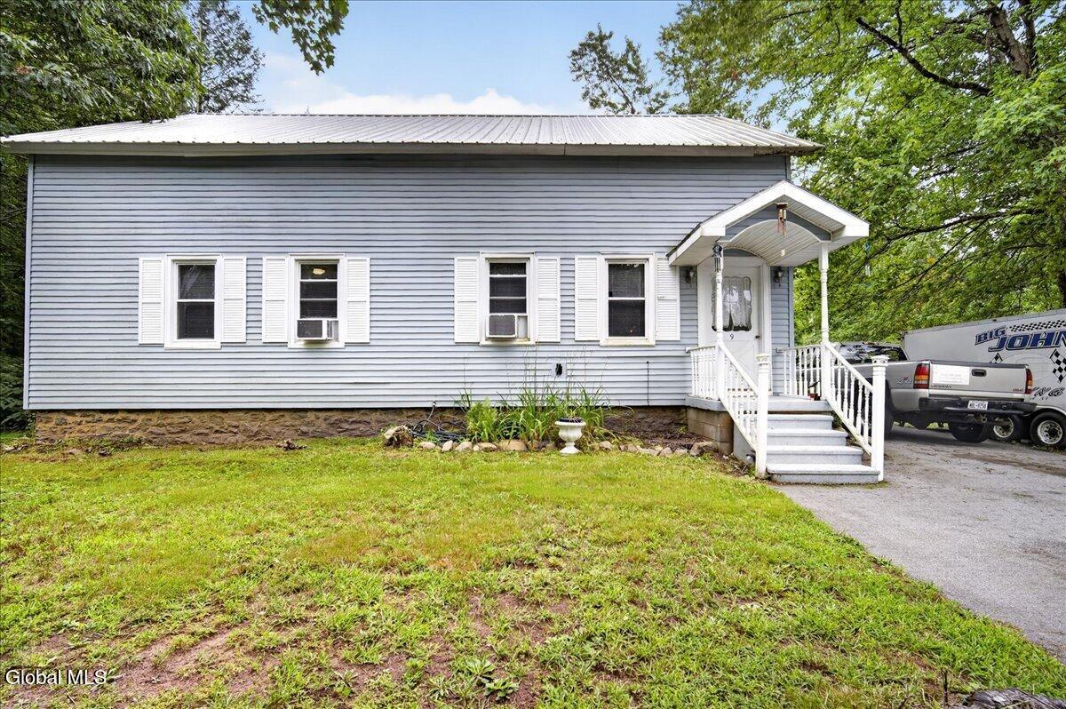 9 Hollister Road