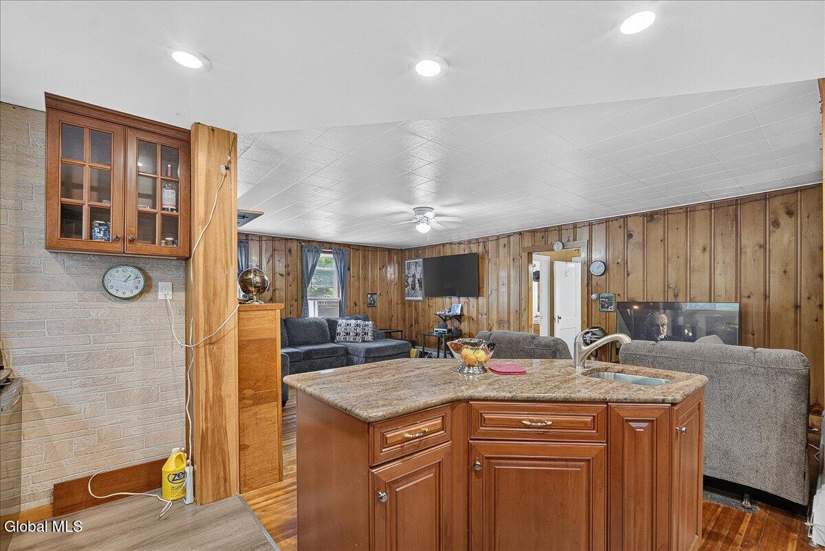 9 Hollister Road
