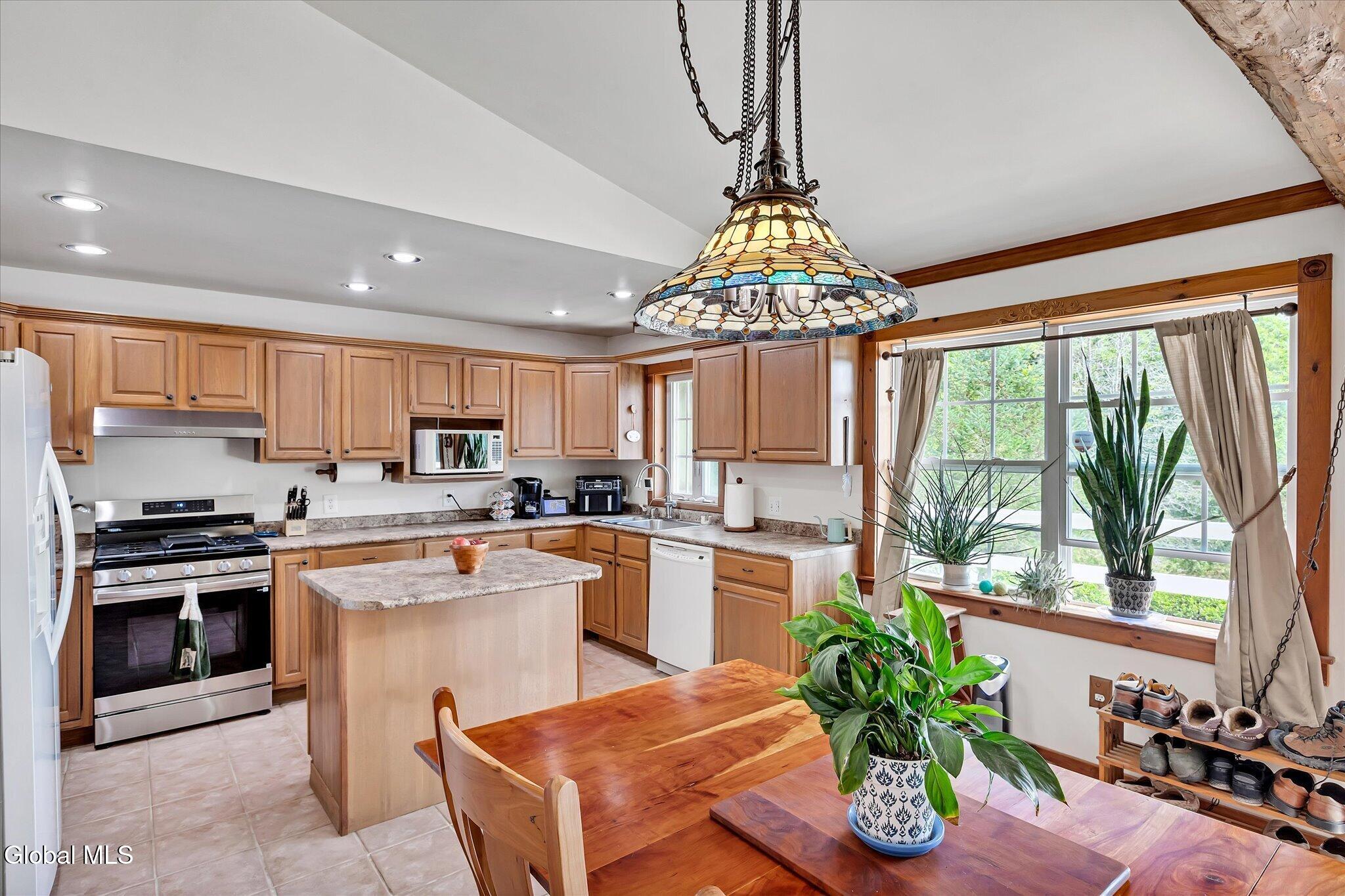 5490 Mariaville Road