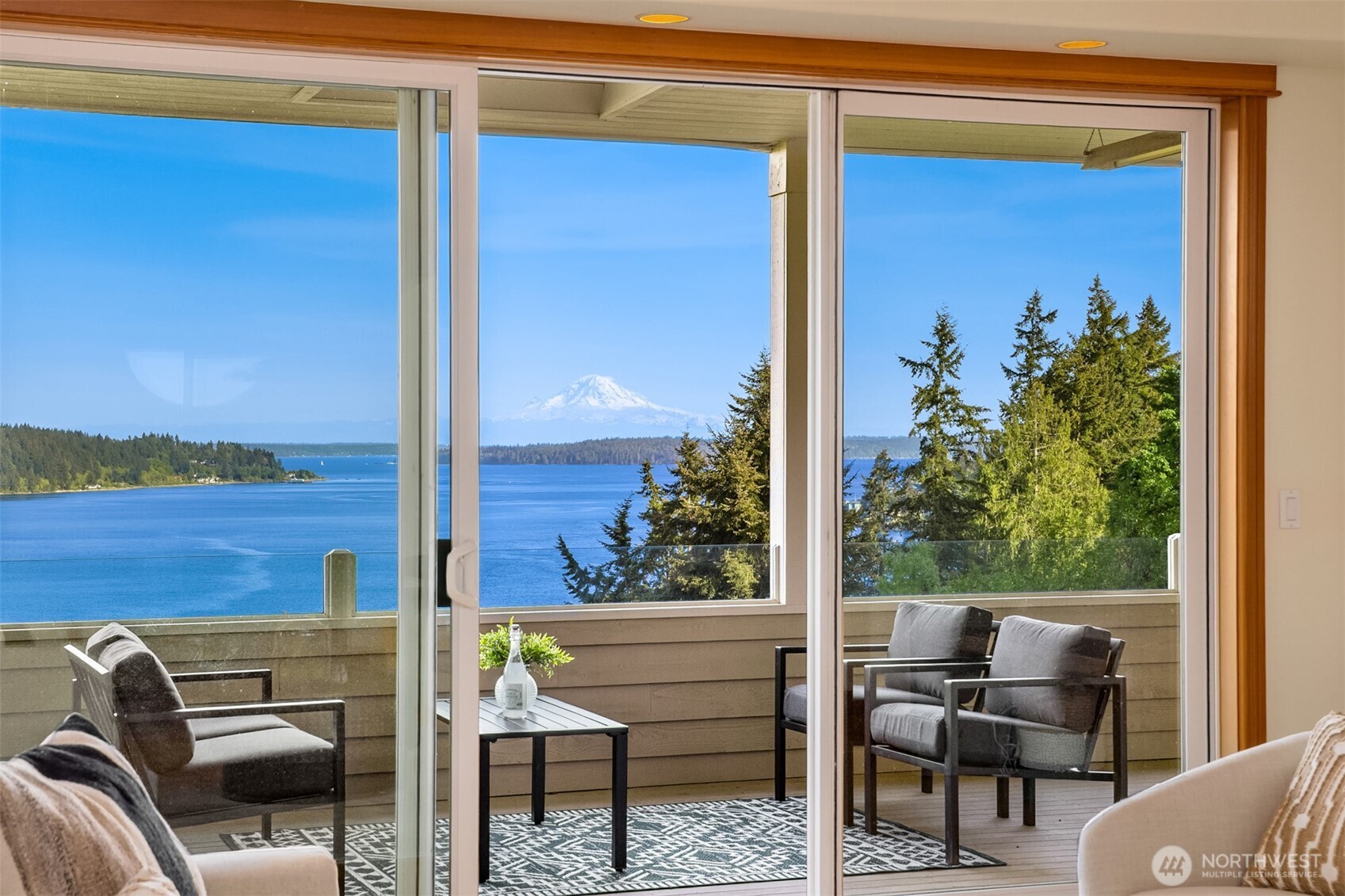 6715 NE Dapple Court