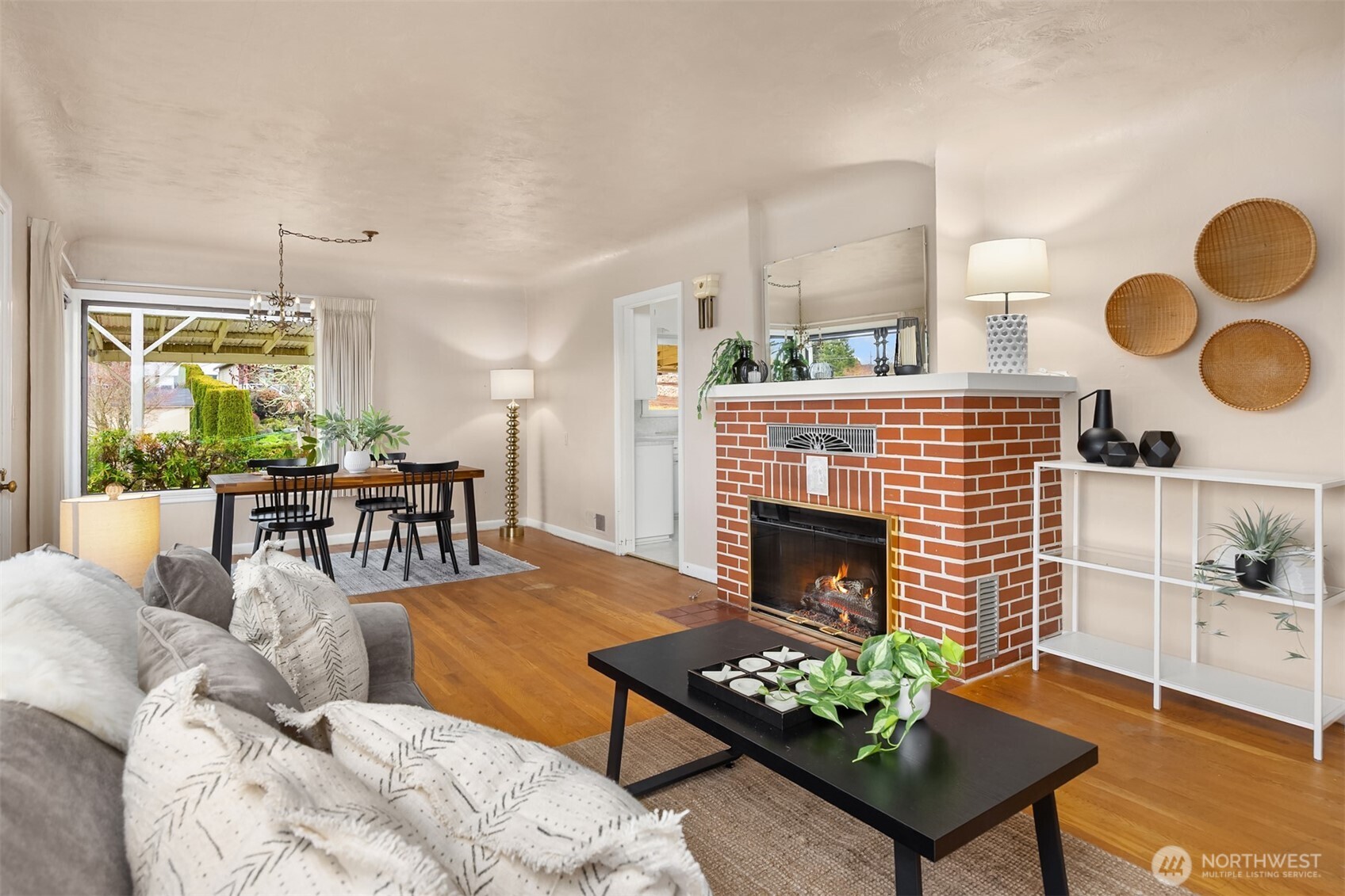 649 NE Sommerseth Street