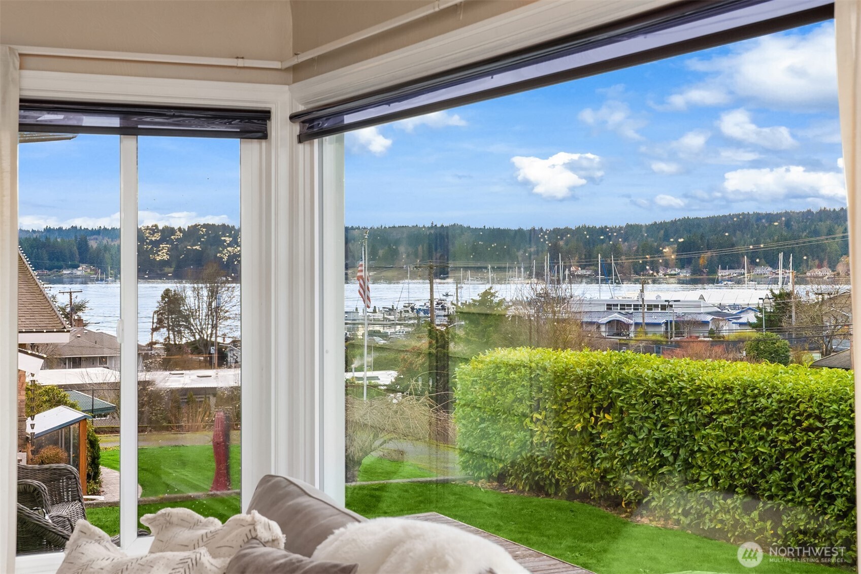 649 NE Sommerseth Street