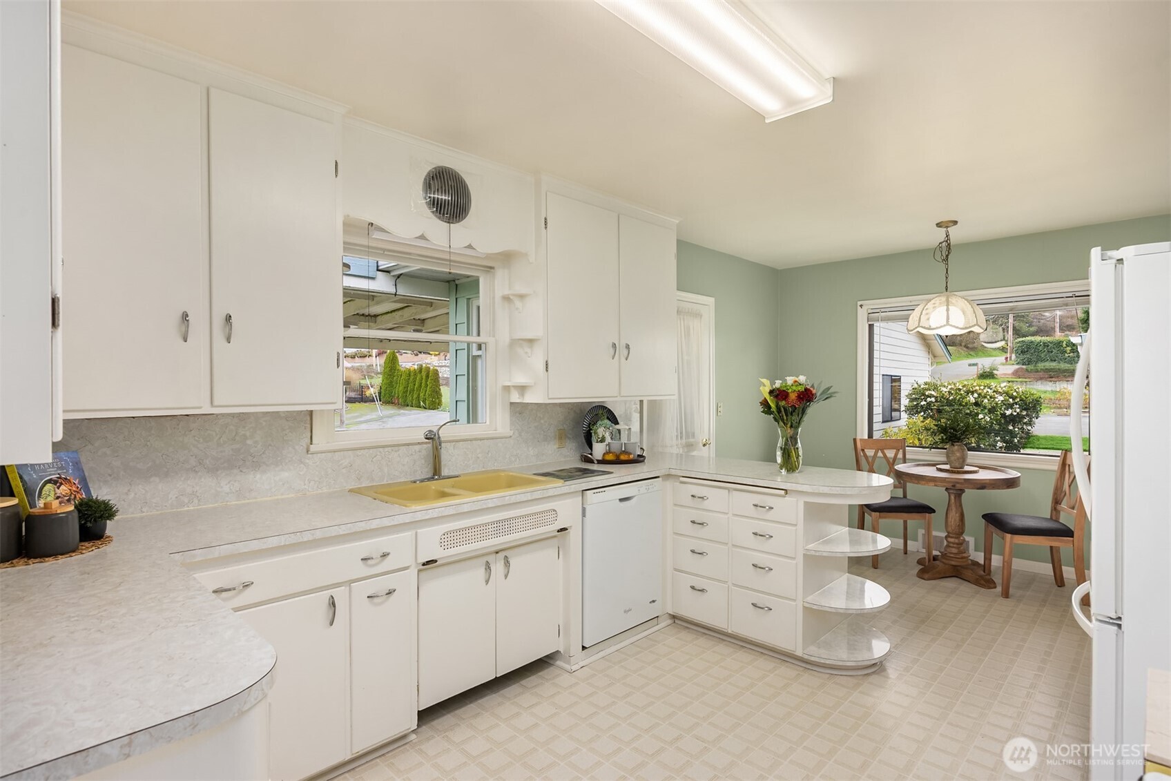 649 NE Sommerseth Street