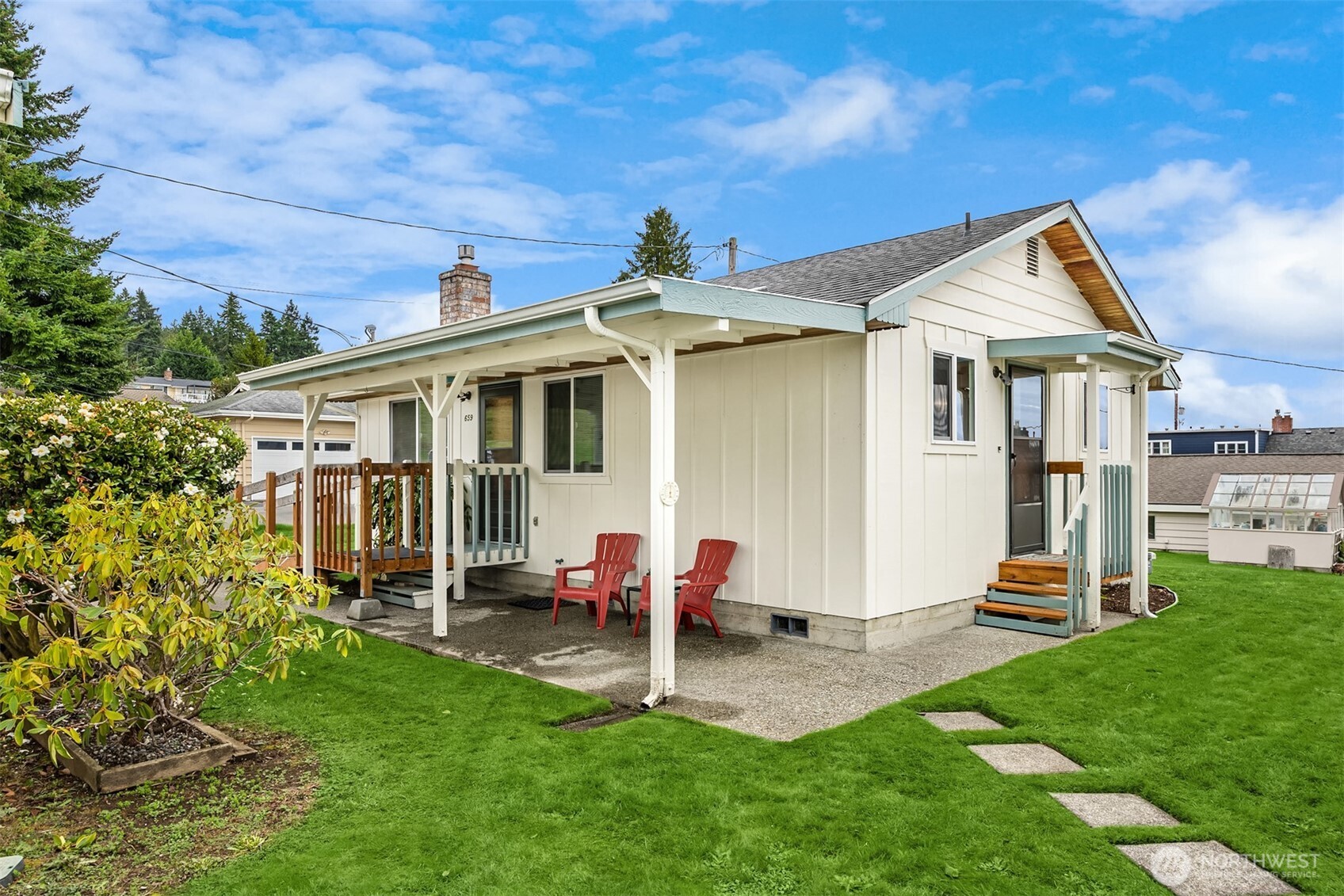 649 NE Sommerseth Street