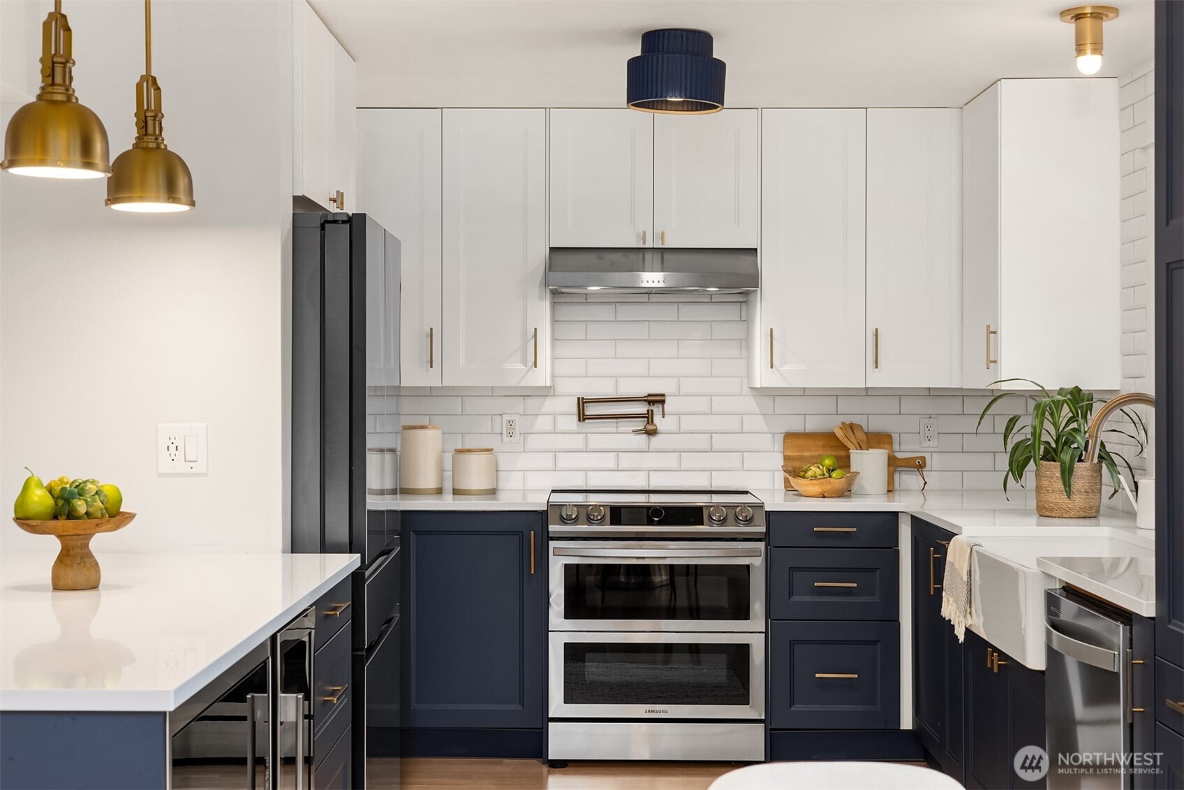 1585 NE Park View Drive