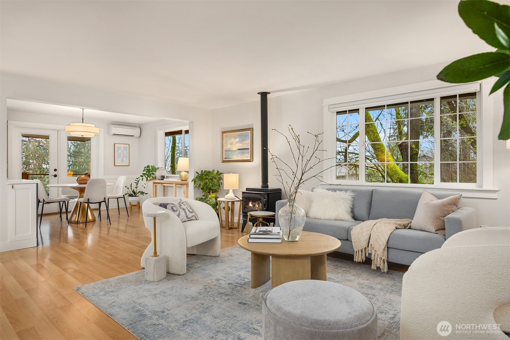 1585 NE Park View Drive