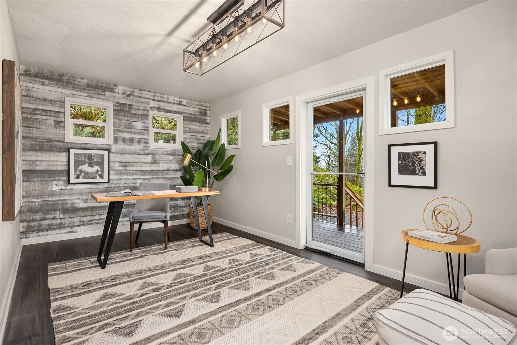 1585 NE Park View Drive