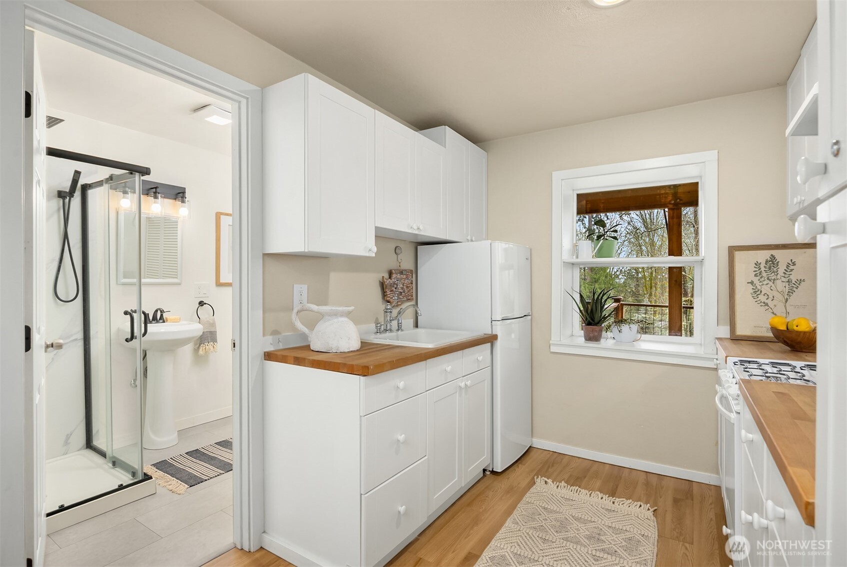 1585 NE Park View Drive