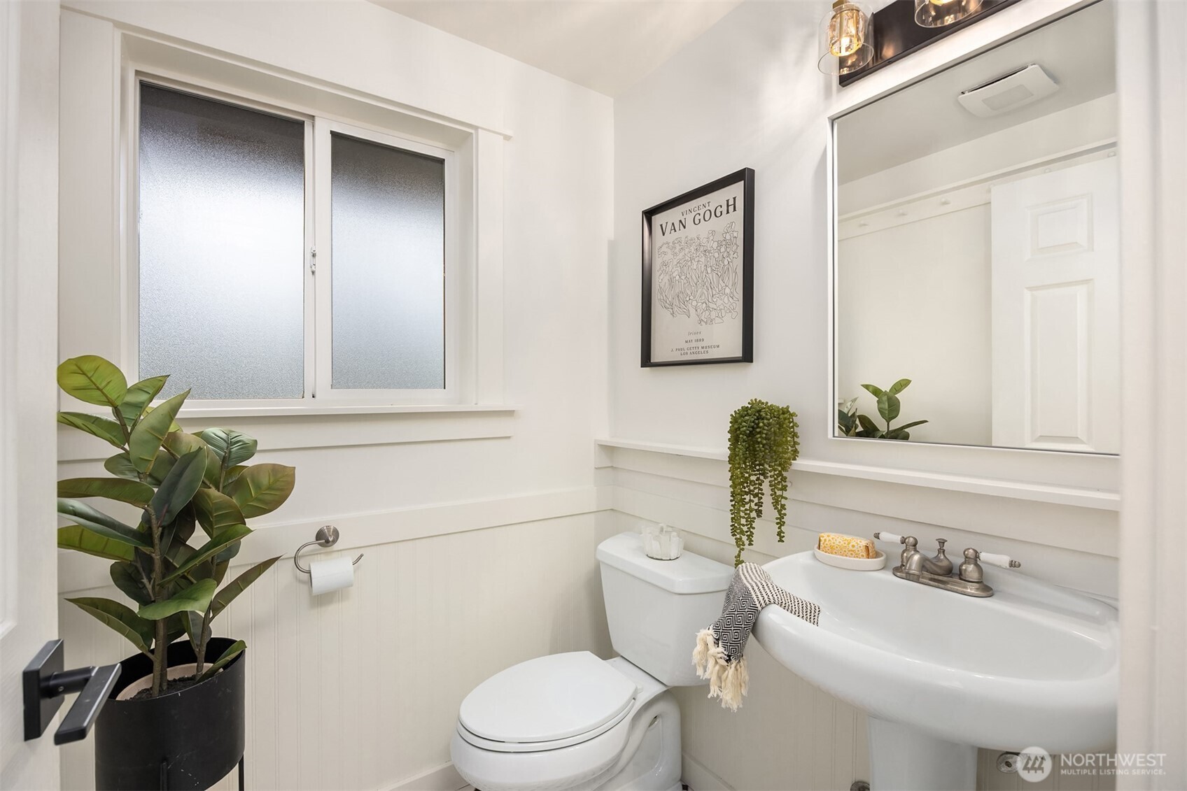 1585 NE Park View Drive