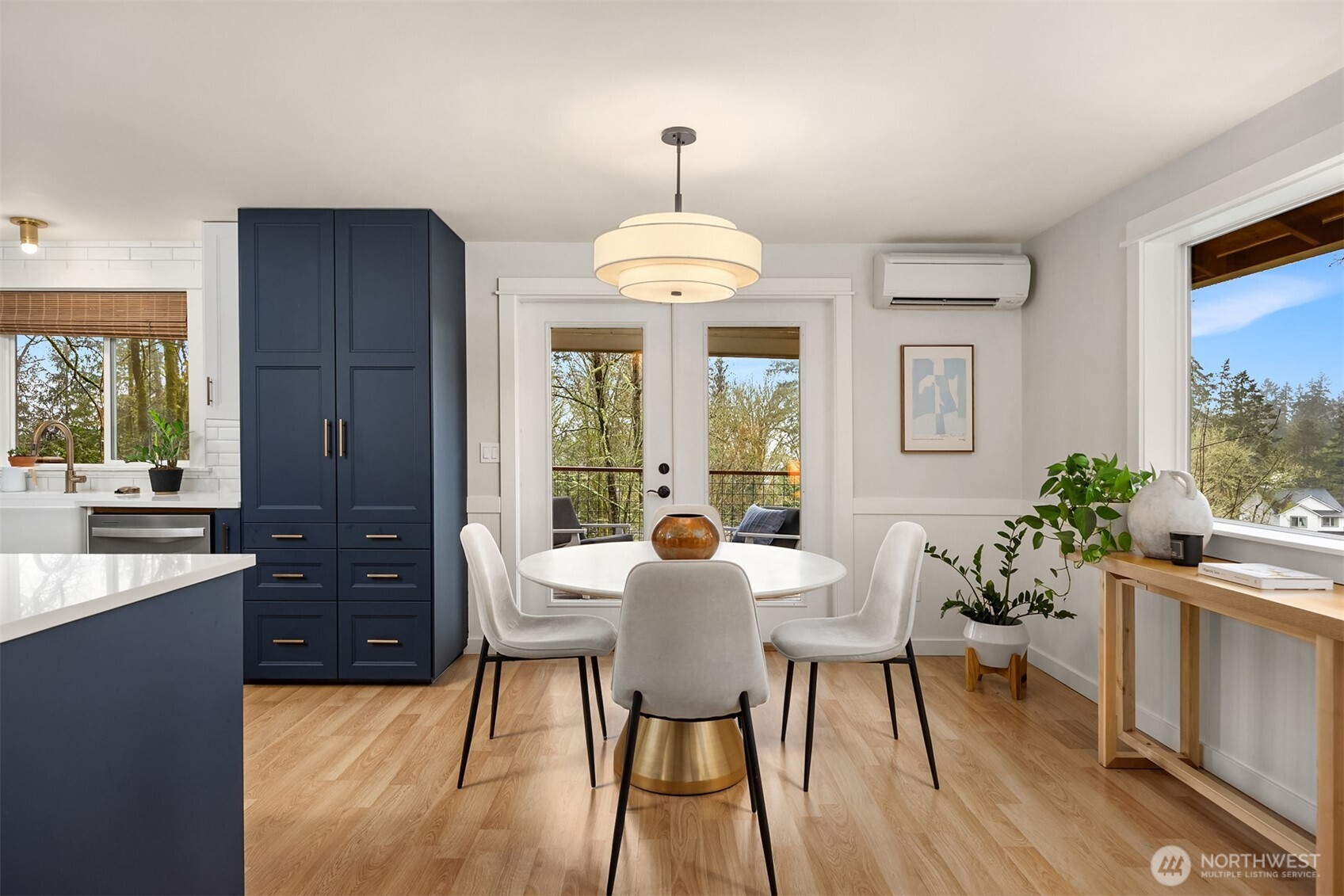 1585 NE Park View Drive