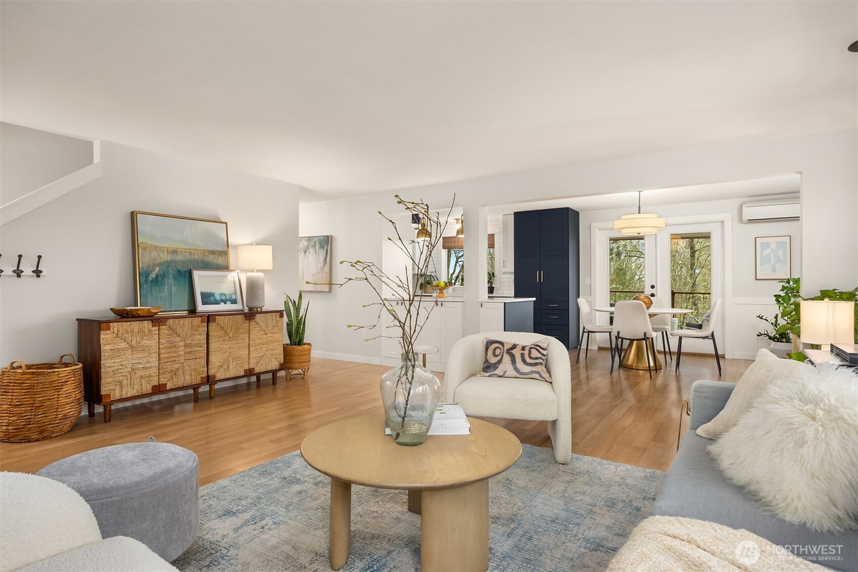 1585 NE Park View Drive