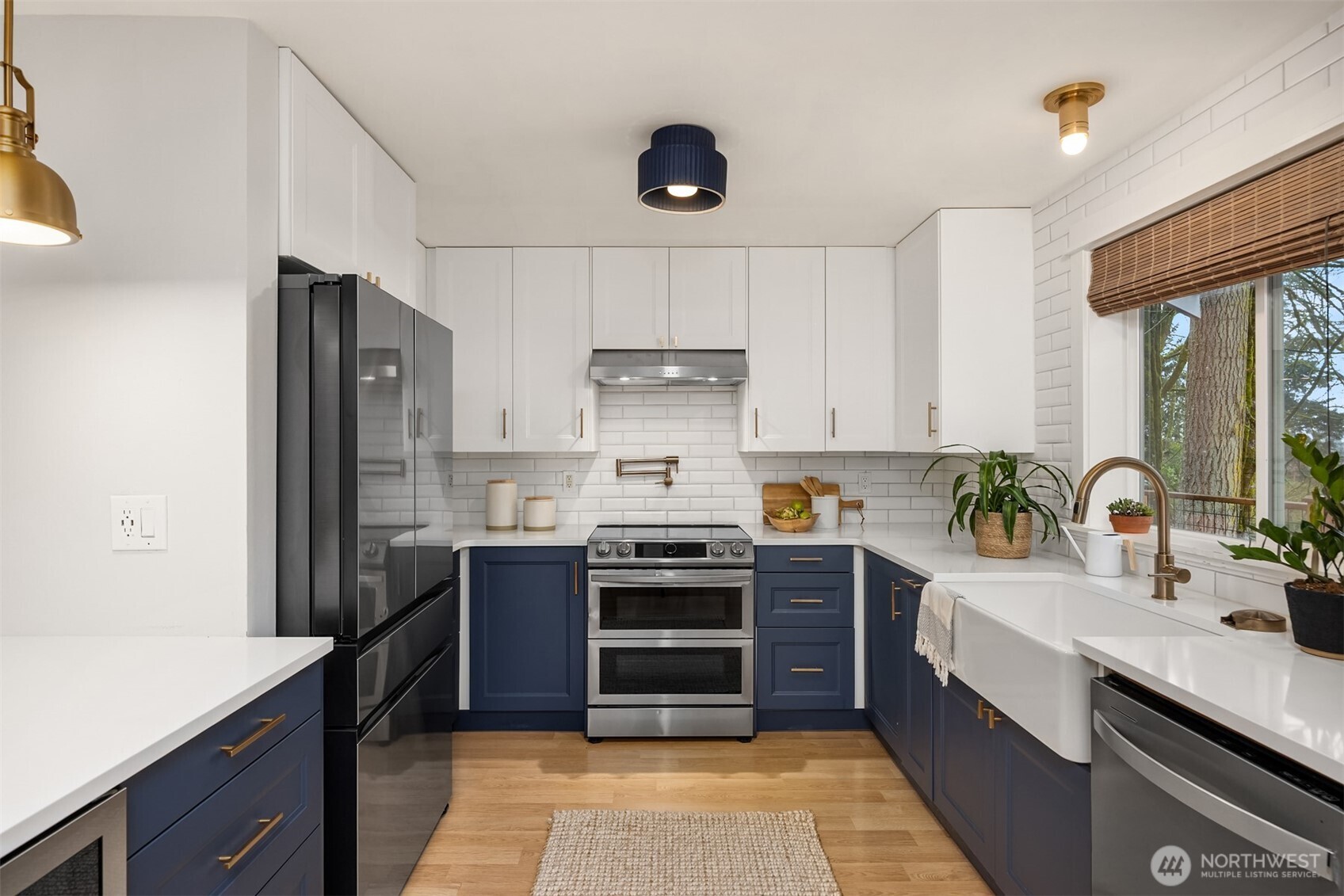 1585 NE Park View Drive