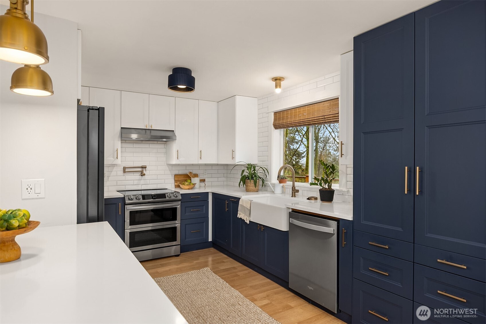 1585 NE Park View Drive