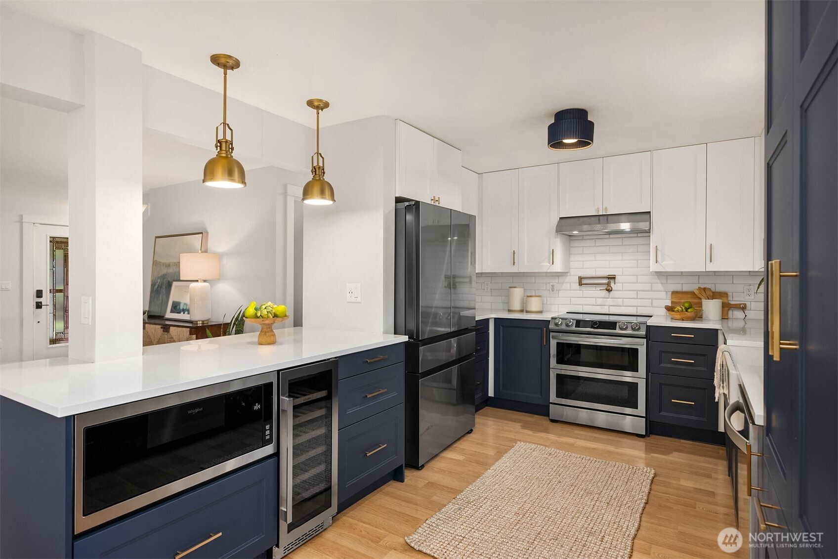 1585 NE Park View Drive