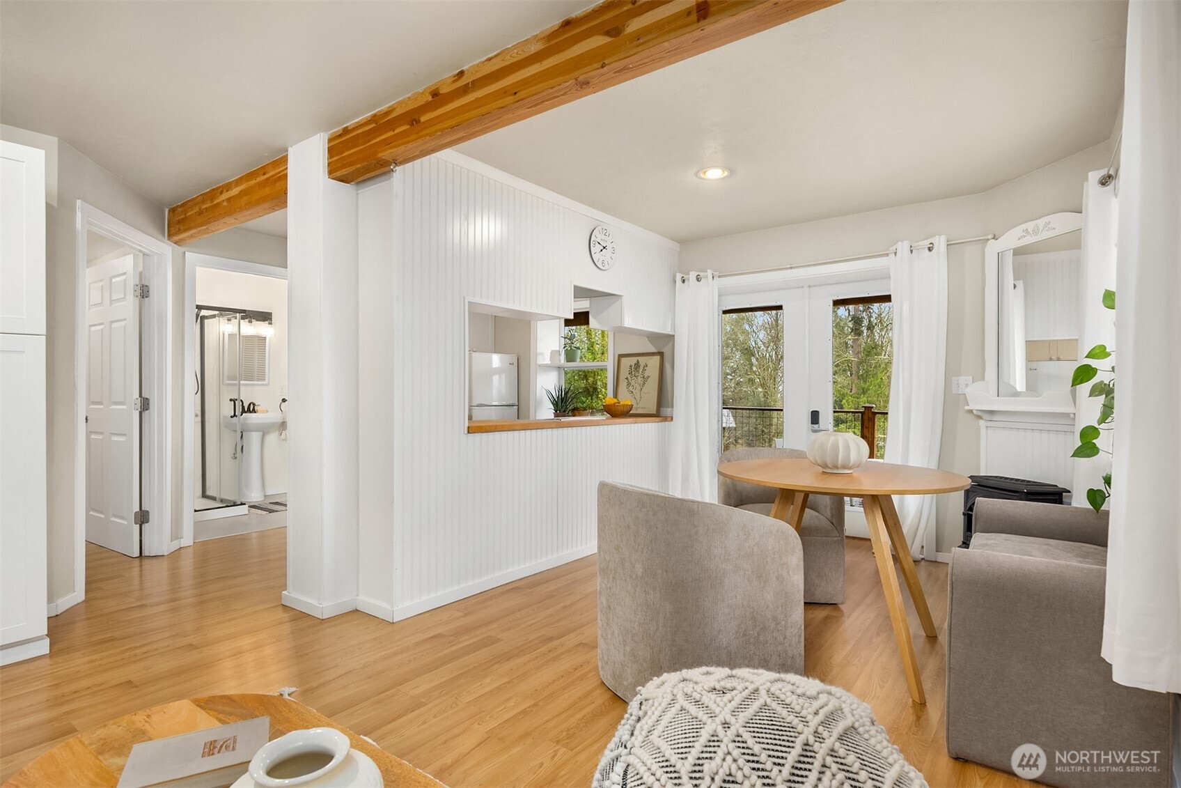 1585 NE Park View Drive