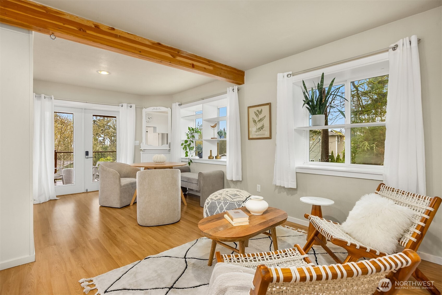 1585 NE Park View Drive