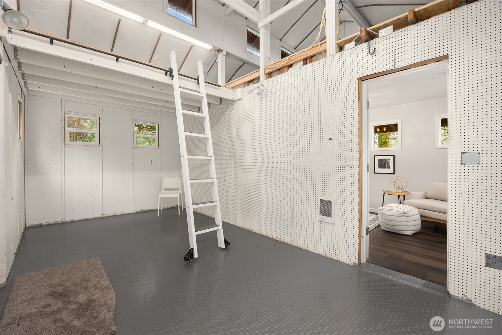 1585 NE Park View Drive