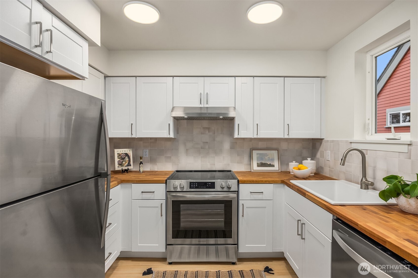 325 Winslow Way W Unit: 201