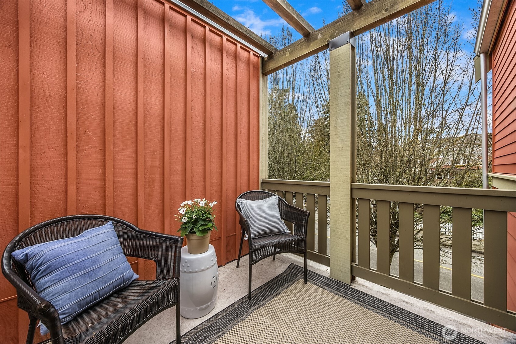 325 Winslow Way W Unit: 201