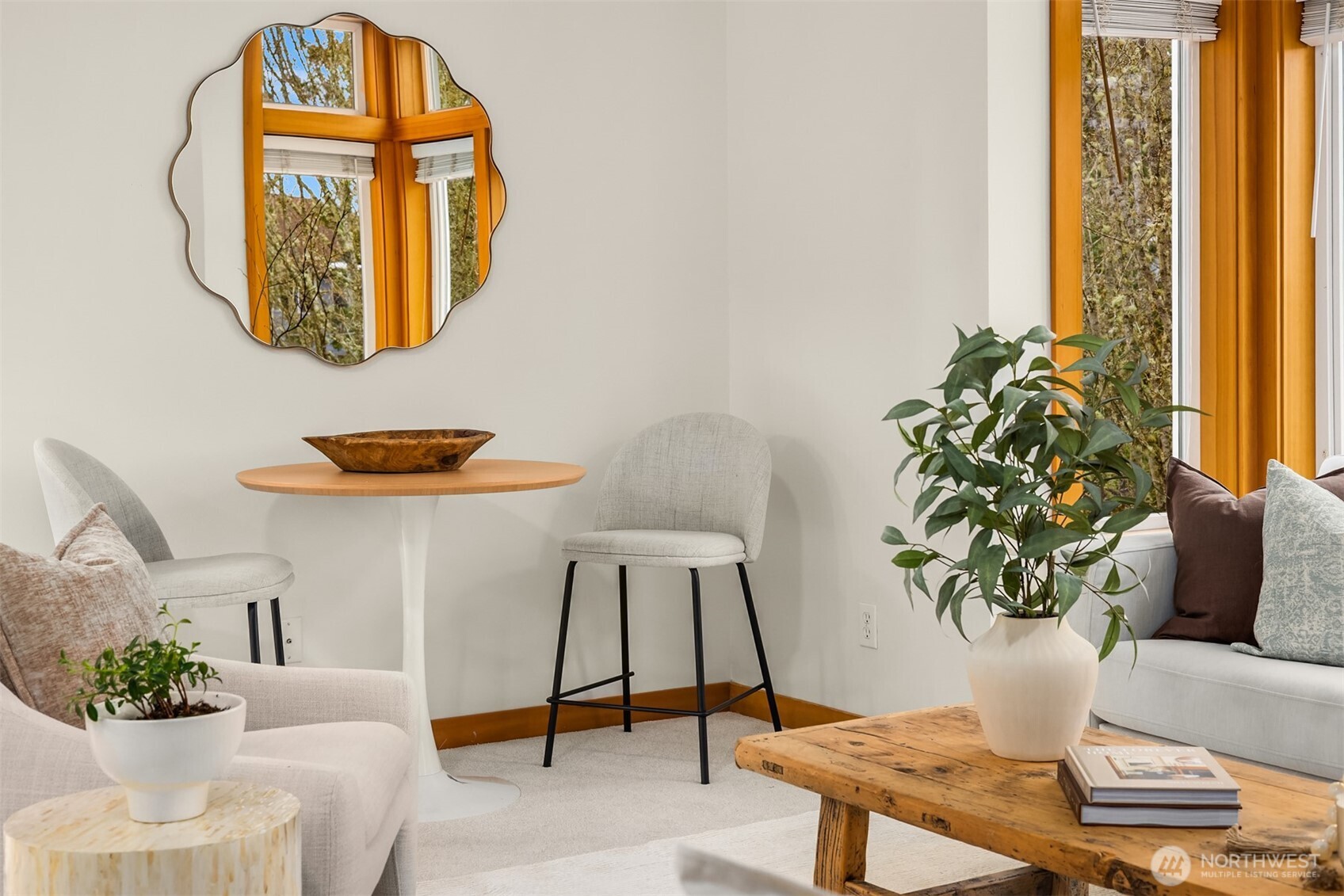 325 Winslow Way W Unit: 201