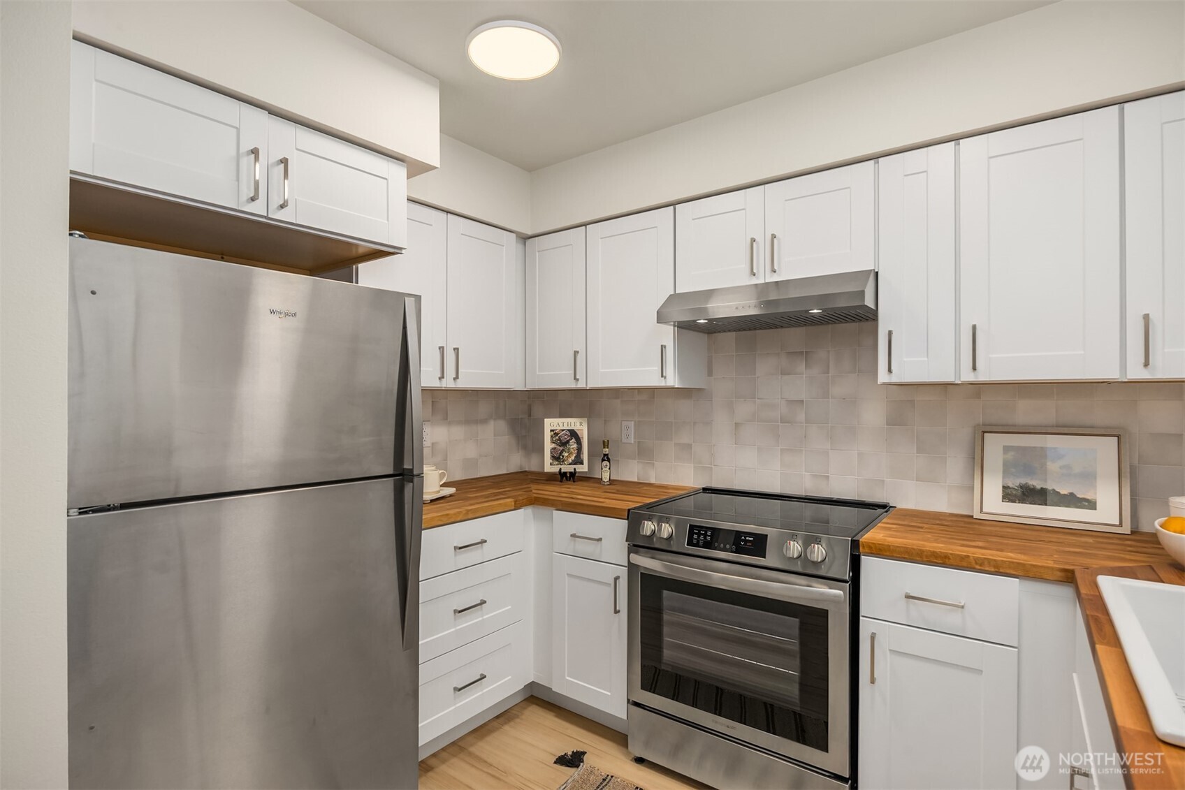 325 Winslow Way W Unit: 201