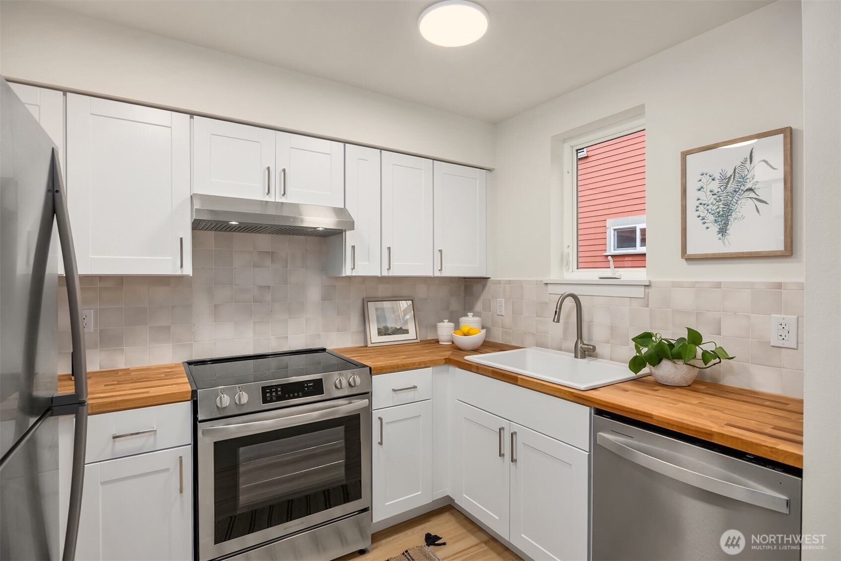 325 Winslow Way W Unit: 201