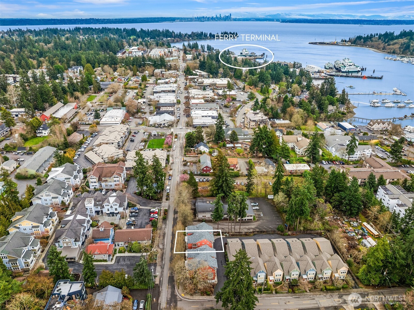 325 Winslow Way W Unit: 201