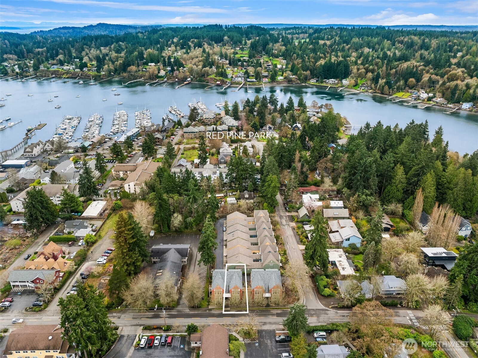 325 Winslow Way W Unit: 201