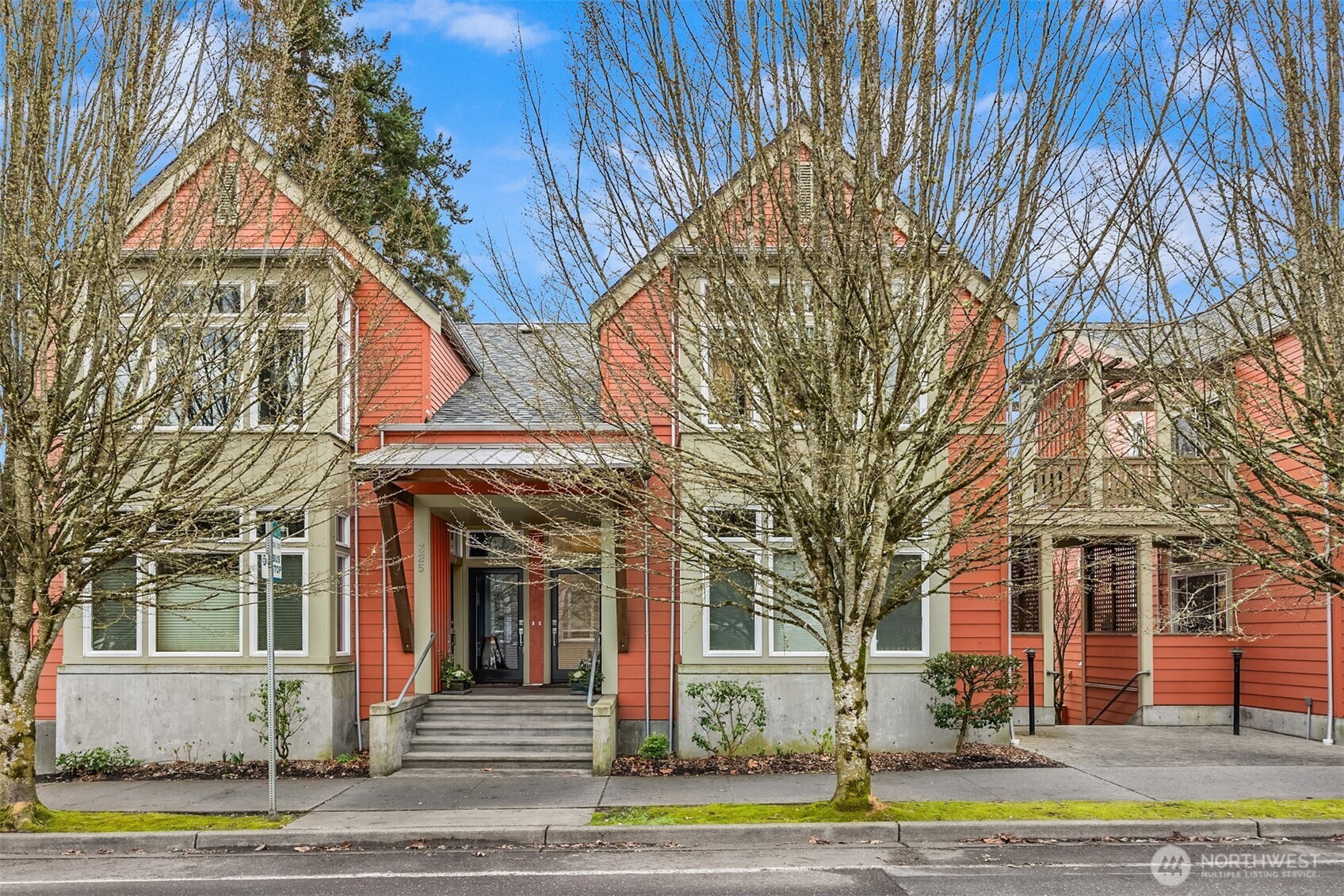 325 Winslow Way W Unit: 201