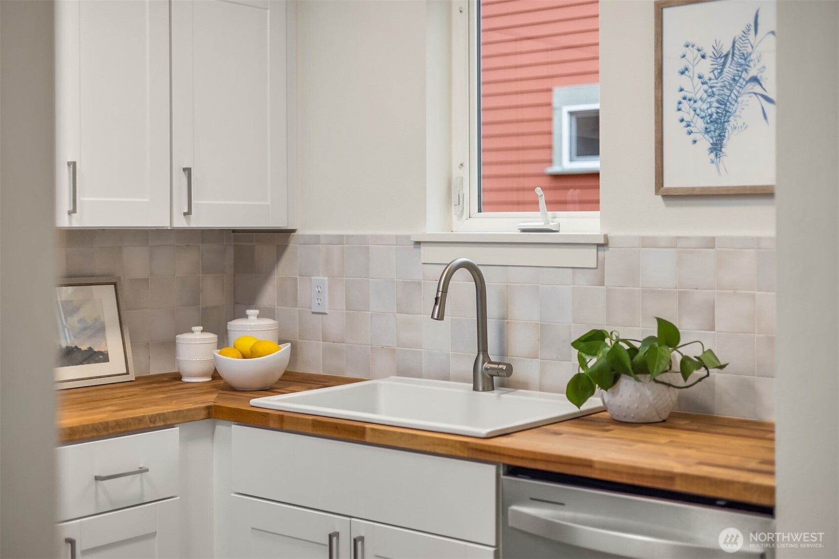 325 Winslow Way W Unit: 201