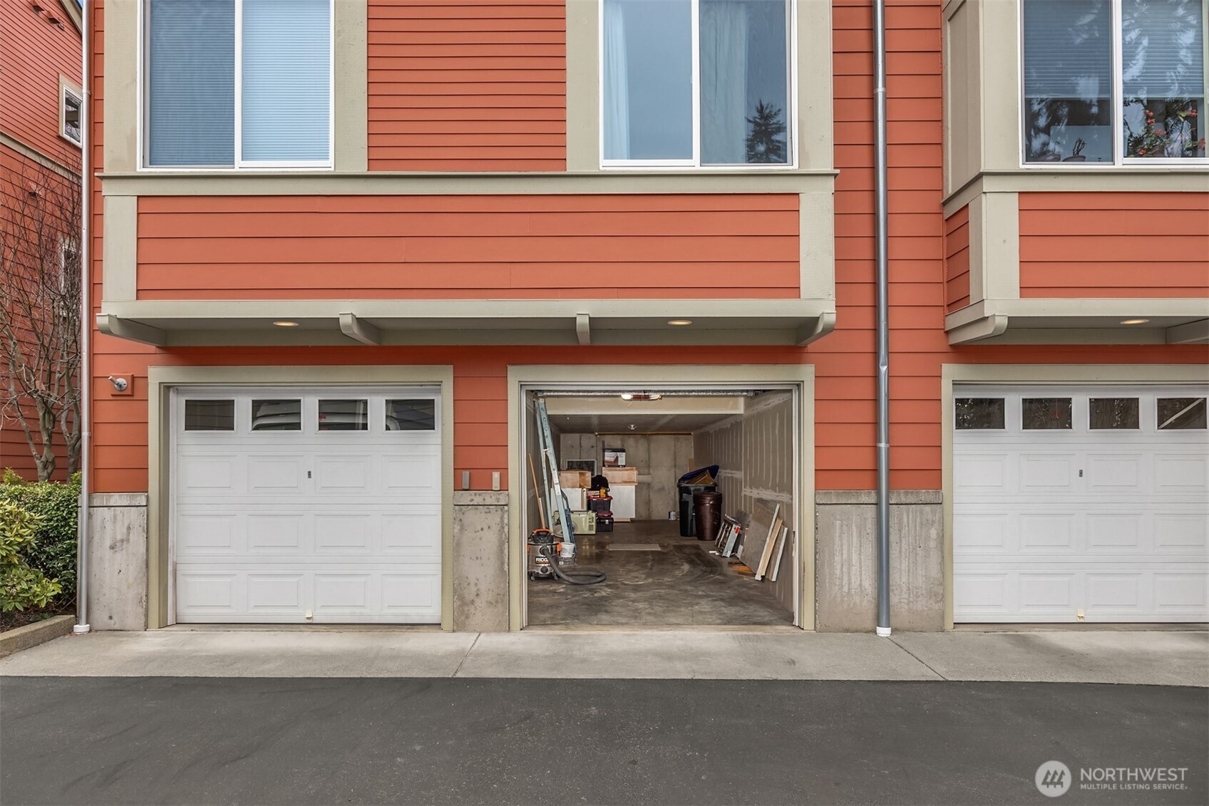 325 Winslow Way W Unit: 201