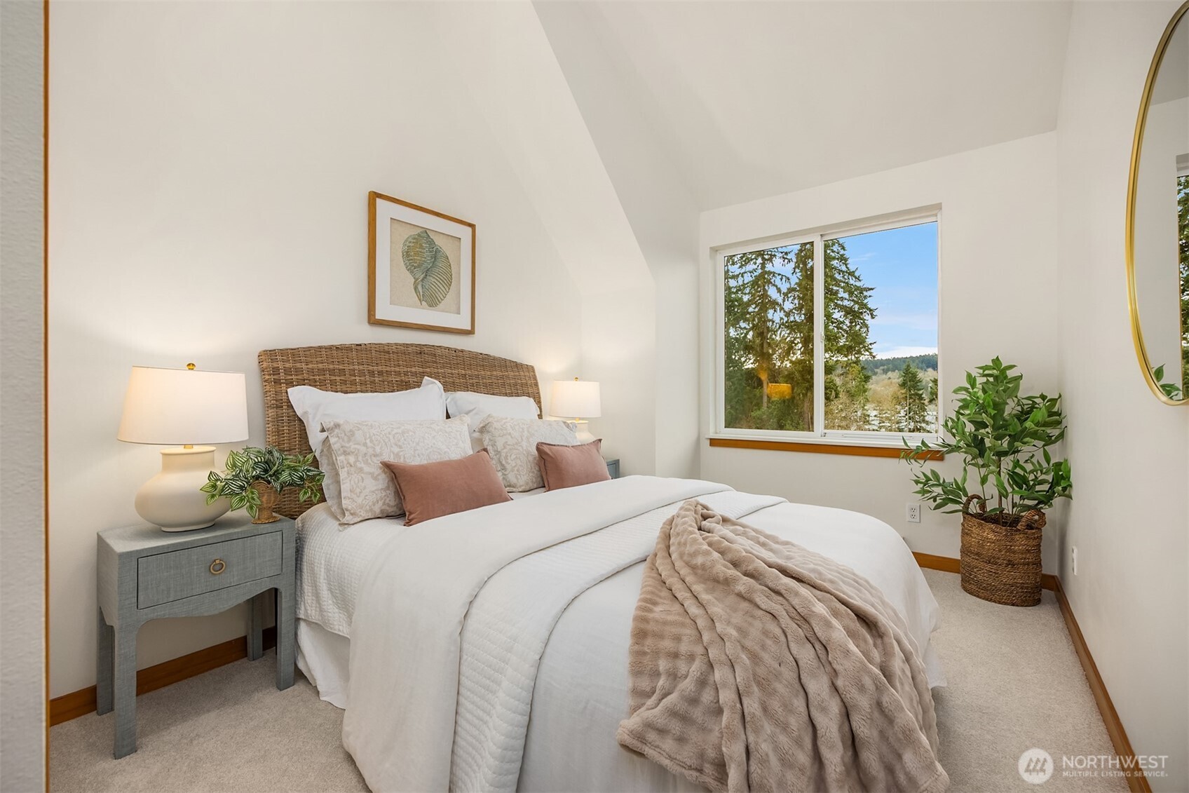 325 Winslow Way W Unit: 201