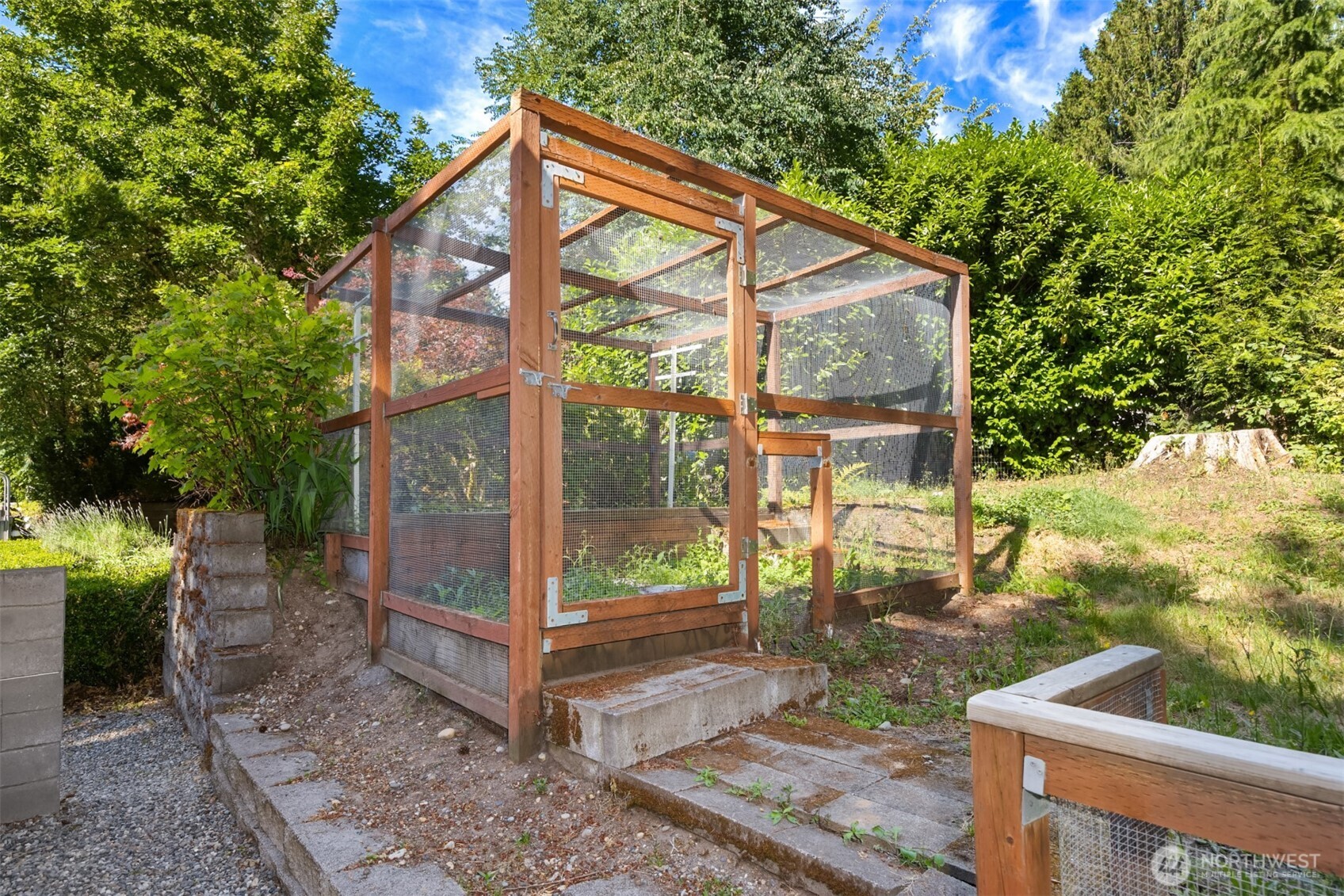 6575 NE Honeysuckle Lane