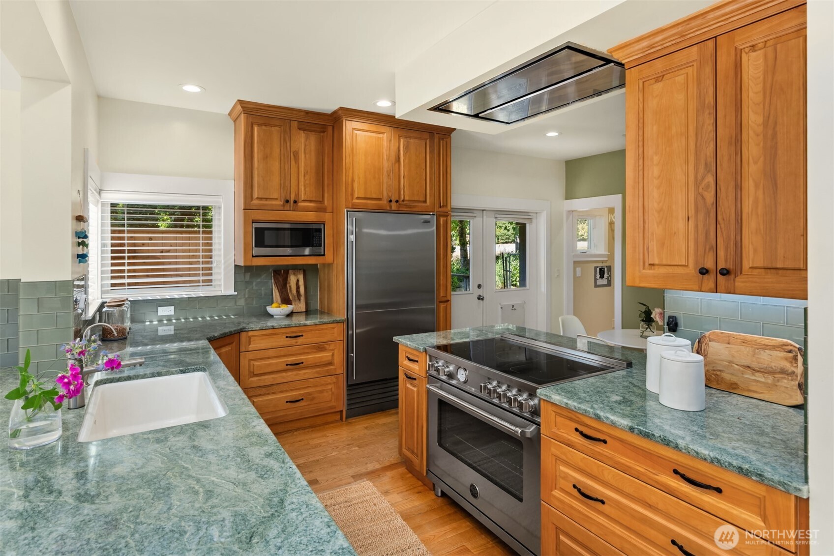 6575 NE Honeysuckle Lane