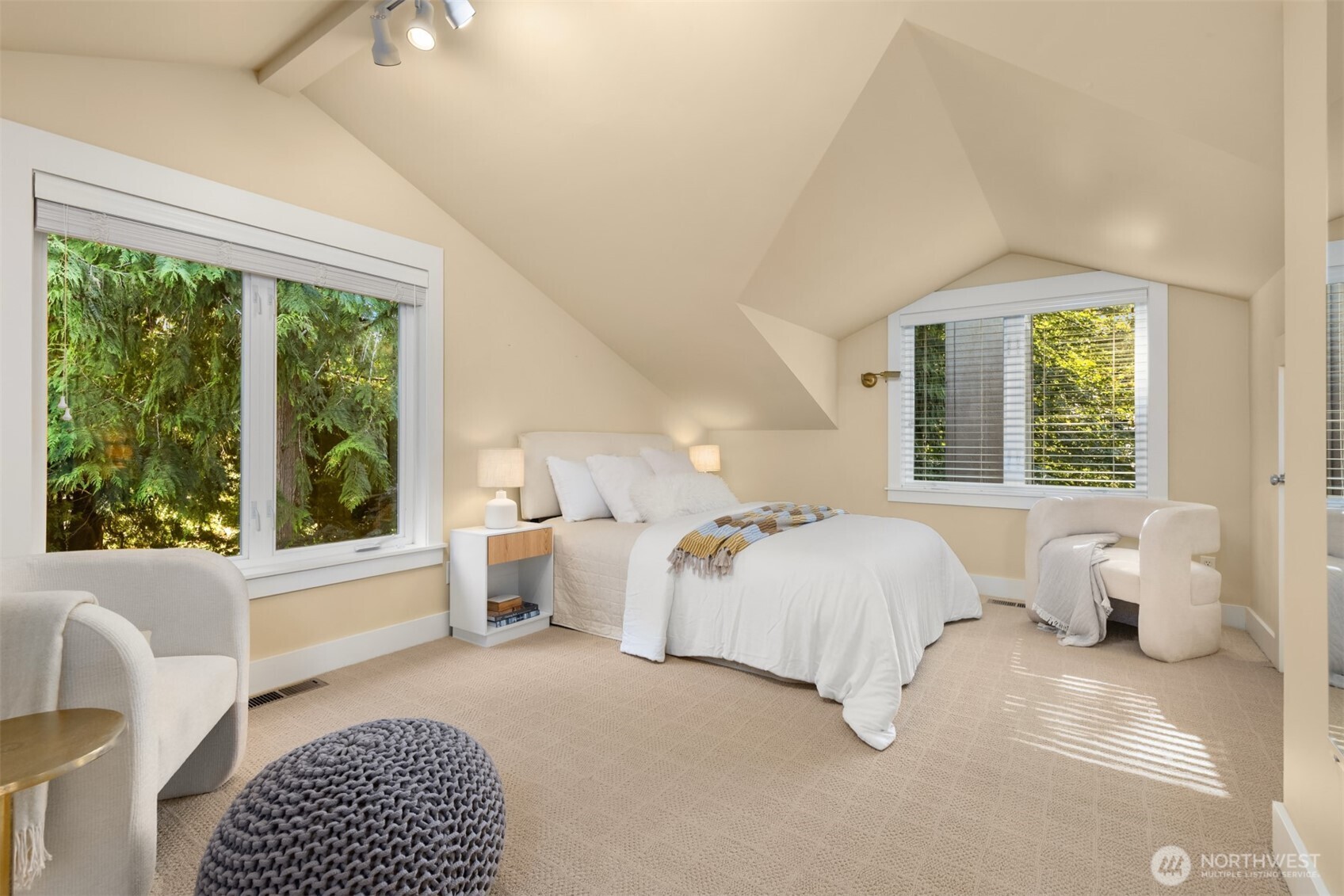6575 NE Honeysuckle Lane