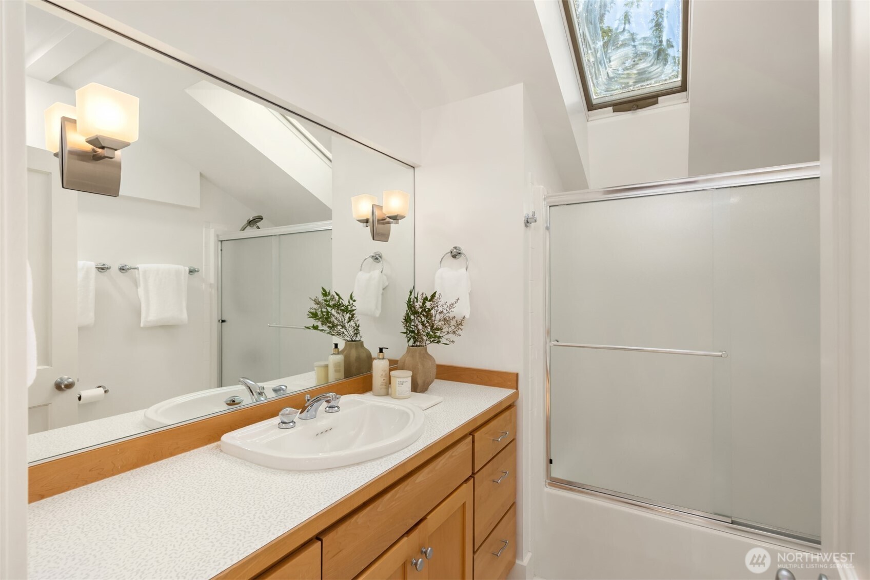 6575 NE Honeysuckle Lane
