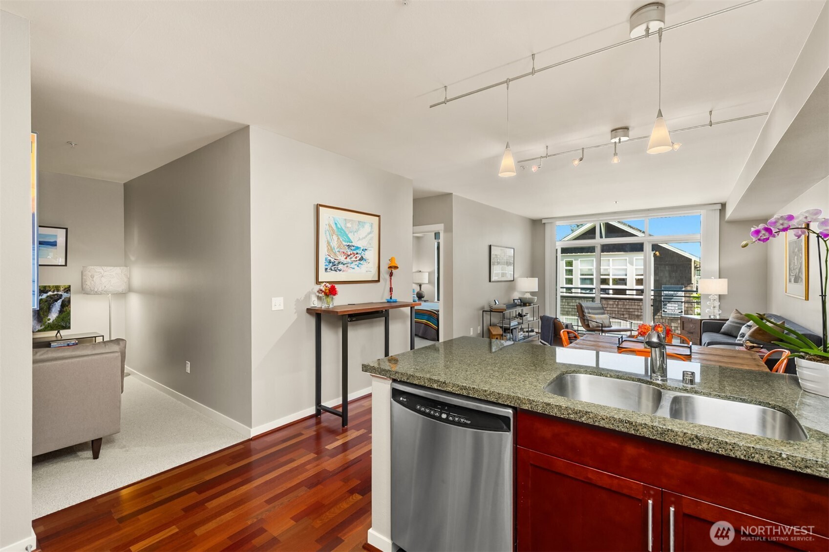 125 Ferncliff Avenue NE Unit: E242