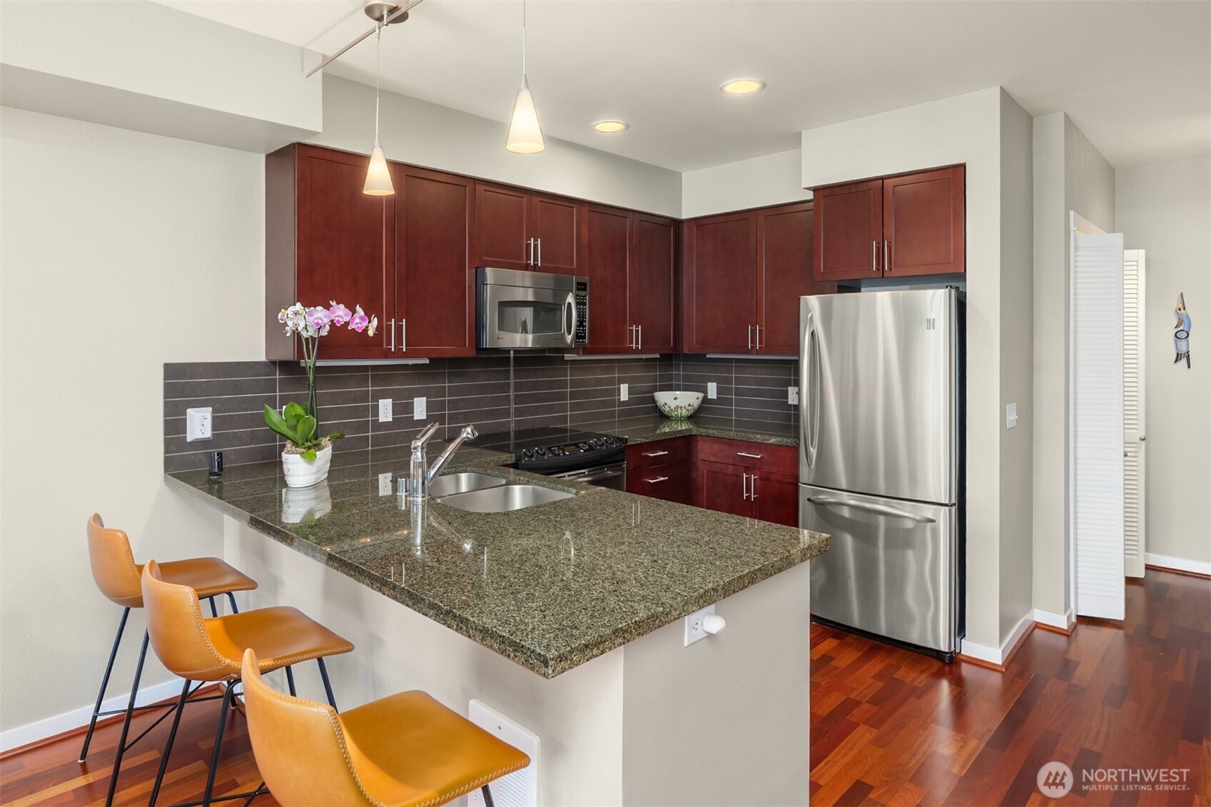 125 Ferncliff Avenue NE Unit: E242