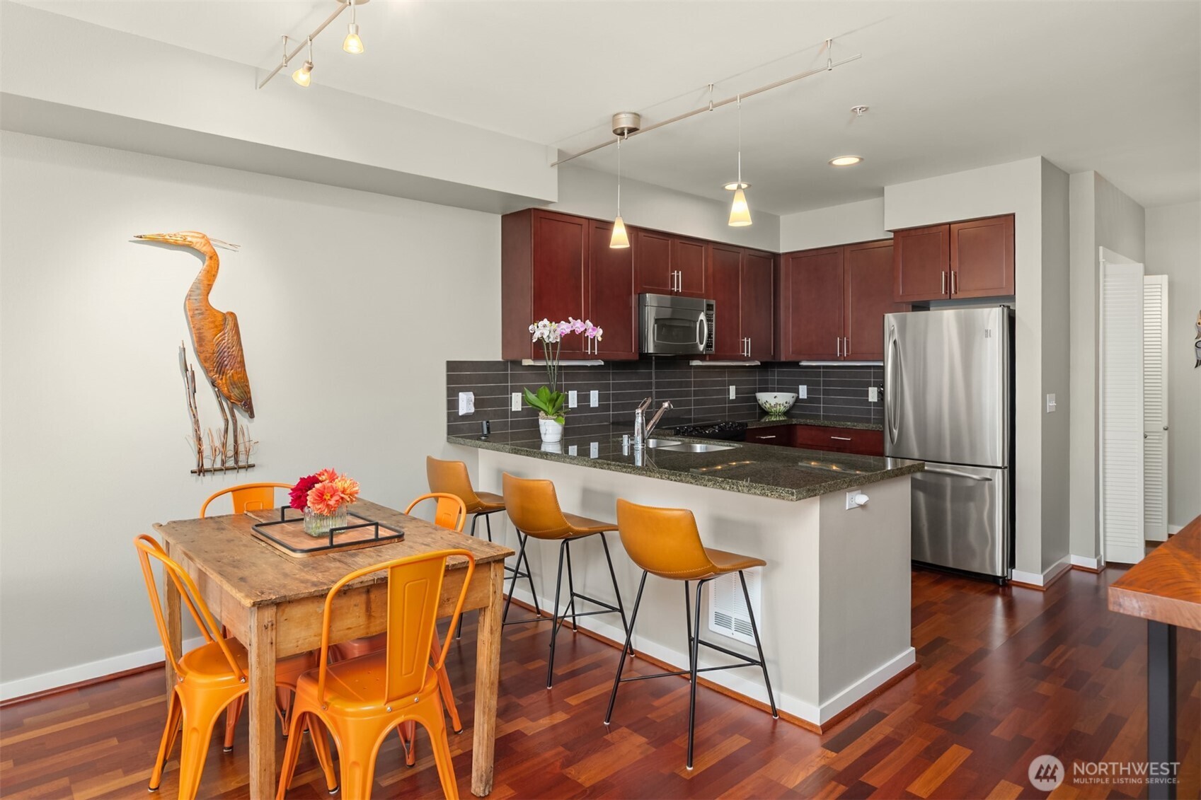 125 Ferncliff Avenue NE Unit: E242